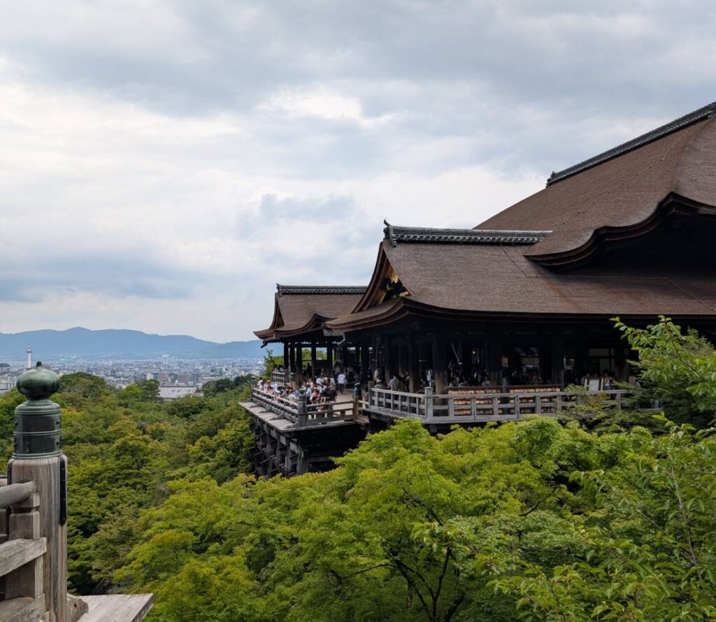 社員旅行　京都満喫　寺社よりだんご　リフレッシュしてまた頑張る